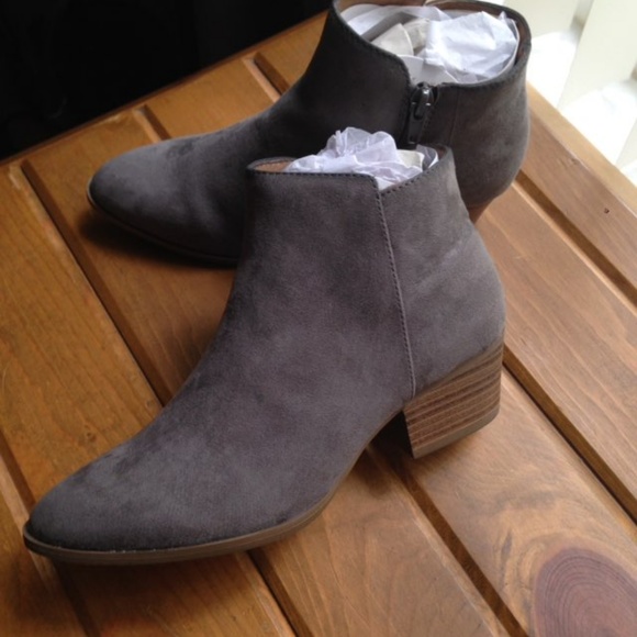 Chic Grey Faux Suede Cute Wooden Ankle Booties - Picture 9 of 14